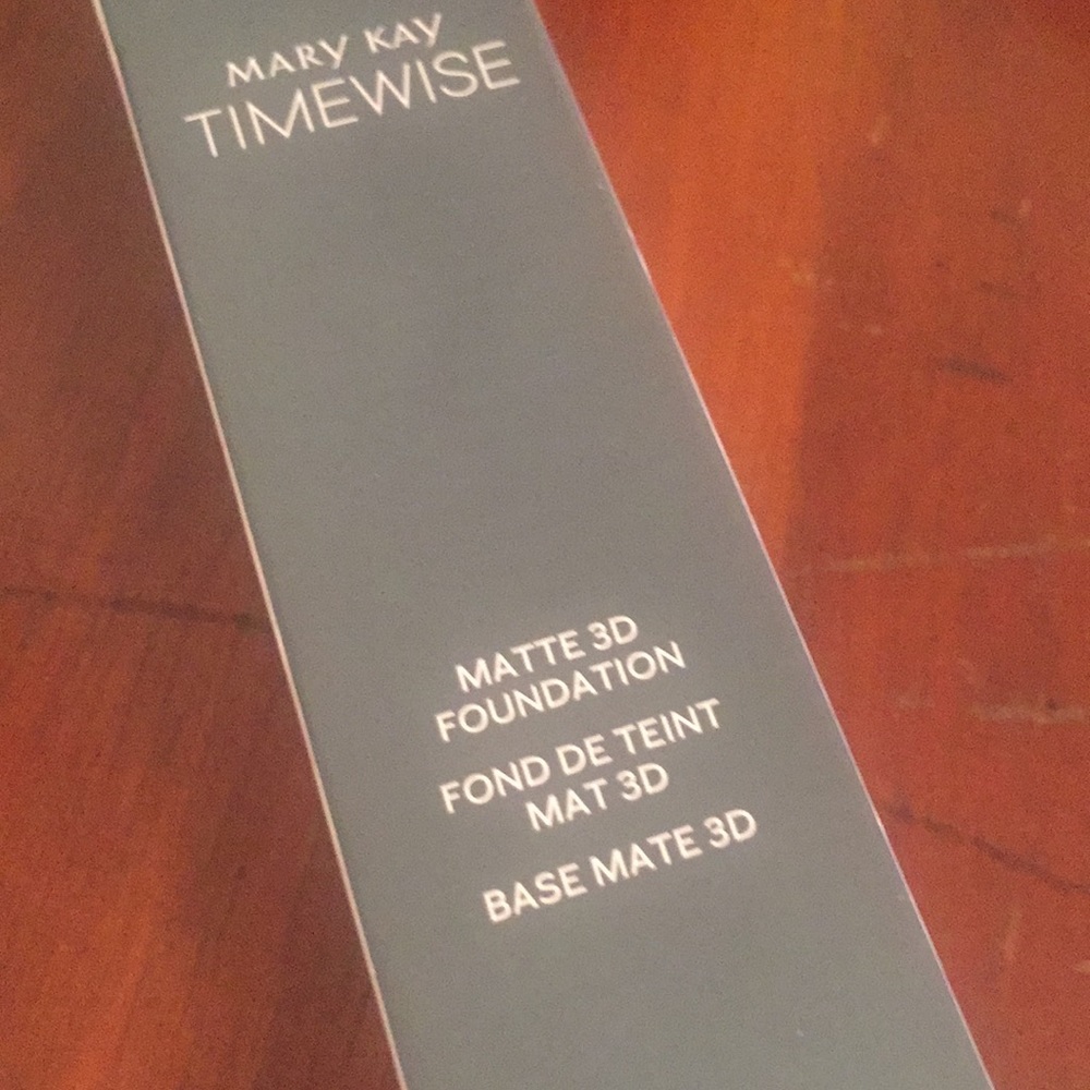 MaryKay TimeWise Bronze Foundation